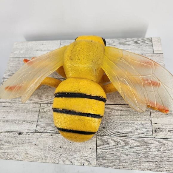 Vintage 1997 TM Giant PVC / Rubber Bumble BEE Yellow Jacket 13" Figure - Picture 5 of 10